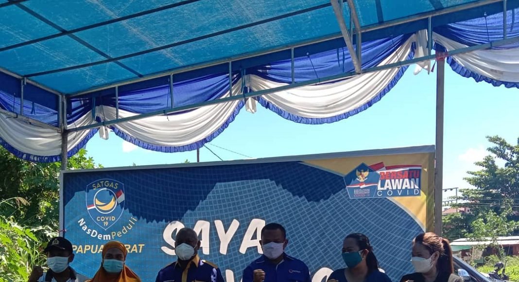 IMG_20210727_131641_751 Ketua DPW Nasdem Papua Barat saat vaksinasi massal Covid-19