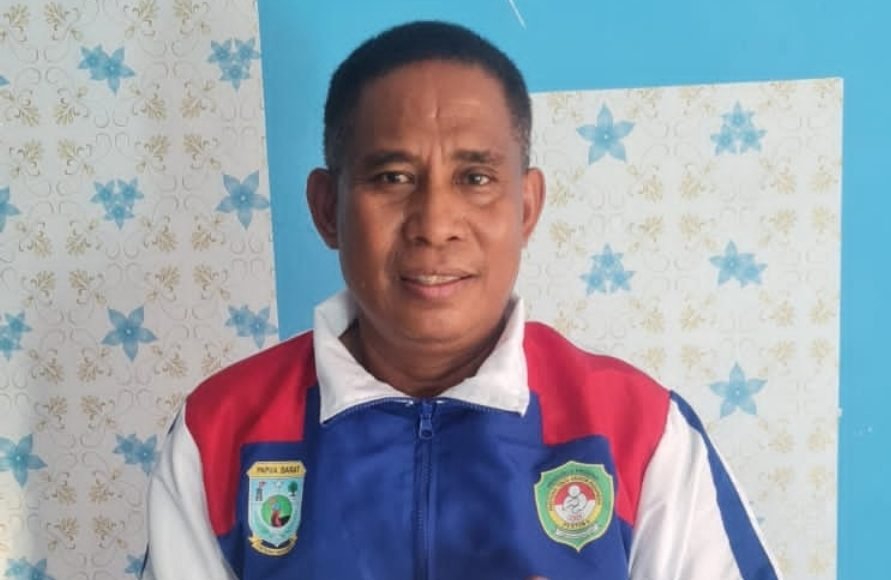 Ketua Persatuan Tinju Amatir Indonesia (Pertina) Papua Barat, Clinton Tallo. Ketua Persatuan Tinju Amatir Indonesia (Pertina) Papua Barat, Clinton Tallo