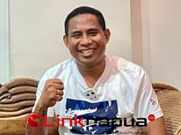 Ketua Persatuan Tinju Indonesia (Pertina) Papua Barat, Clinton Tallo