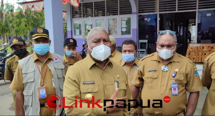 gubernur papua barat