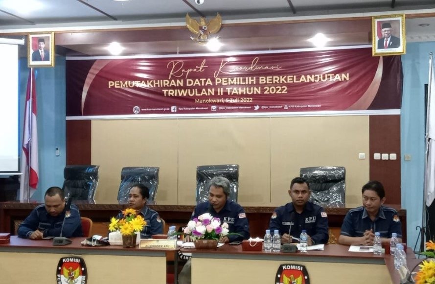 KPU Manokwari melaksanakan Rapat Koordinasi Pemutakhiran Data Pemilih Berkelanjutan (PDPB) untuk periode Bulan April sampai dengan Juni (Triwulan II) Tahun 2022 , Selasa (5/7/2022).