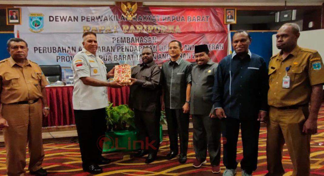 foto penyerahan apbd