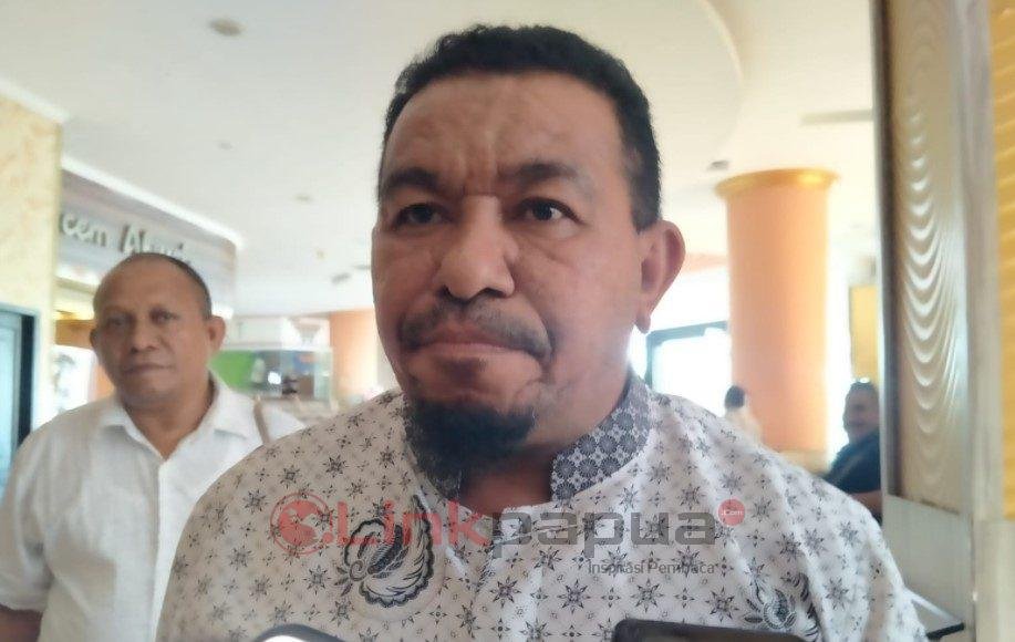 wakil ketua II dpr papua barat saleh siknun