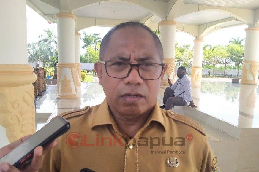 kepala diskominfo papua barat frans s istia