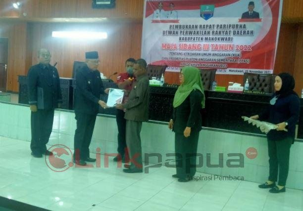 penyerahan apbd manokwari 2023