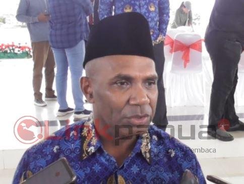 kepala dinas pupr papua barat yohanes momot