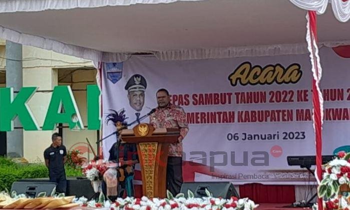 bupati manokwari hermus indou