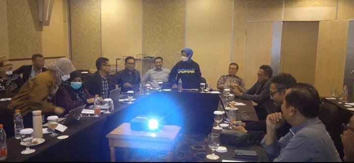 Dewan Pers secara resmi menyerahkan rancangan Peraturan Presiden (R-Perpres) Media Berkelanjutan kepada Kementerian Komunikasi dan Informatika (Kemenkominfo). Penyerahan draft diwarnai penolakan oleh 4 konstituen Dewan Pers.