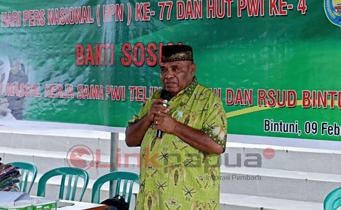 wakil bupati bintuni matret kokop
