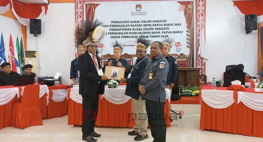 B12AD91E-5283-430C-B459-203549150EA2