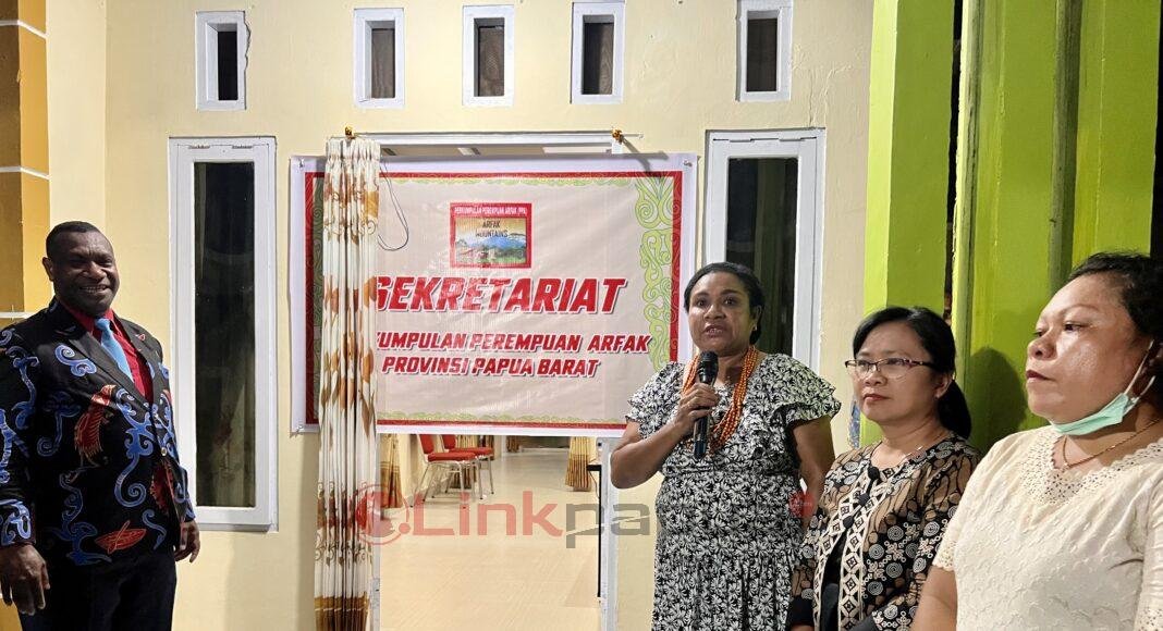 B2F05909-E648-4FB1-AC02-D38ABB82C6AD