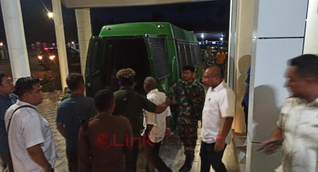 9A670B5A-BCD8-4B33-BC8B-67202B131569