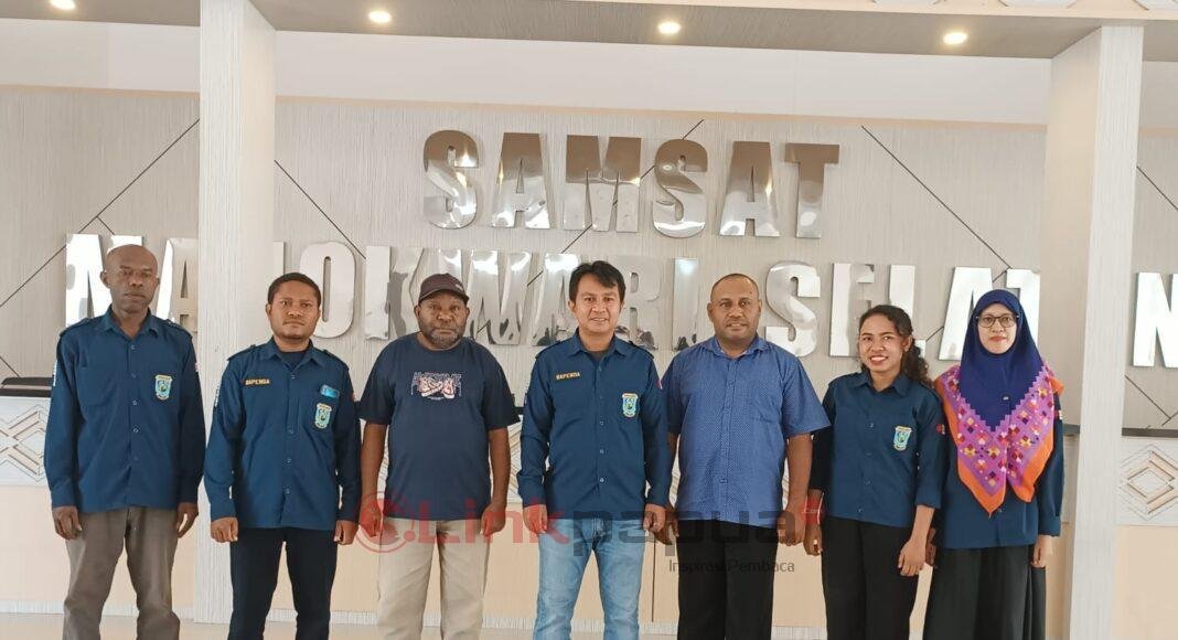Kunjungan Kepala Bapenda Provinsi Papua Barat ke UPTD Samsat Manokwari Selatan Kunjungan Kepala Bapenda Provinsi Papua Barat ke UPTD Samsat Manokwari Selatan