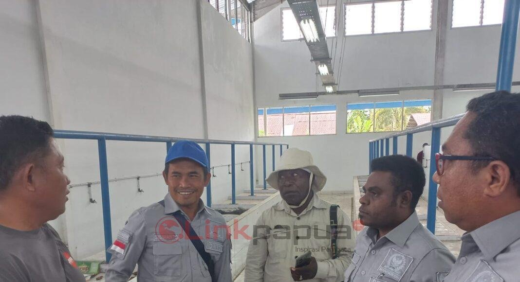 Pansus LKPj DPRD Kabupaten Manokwari saat melakukan monitoring di lapangan terkait realisasi kegiatan Tahun Anggaran 2022 Pansus LKPj DPRD Kabupaten Manokwari saat melakukan monitoring di lapangan terkait realisasi kegiatan Tahun Anggaran 2022