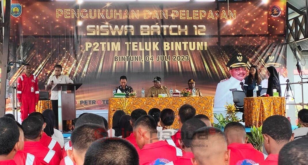 Pengukuhan dan Pelepasan 96 Lulusan Angkatan XII P2TIM Teluk Bintuni