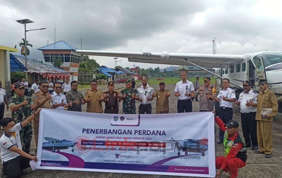 penerbangan perdana