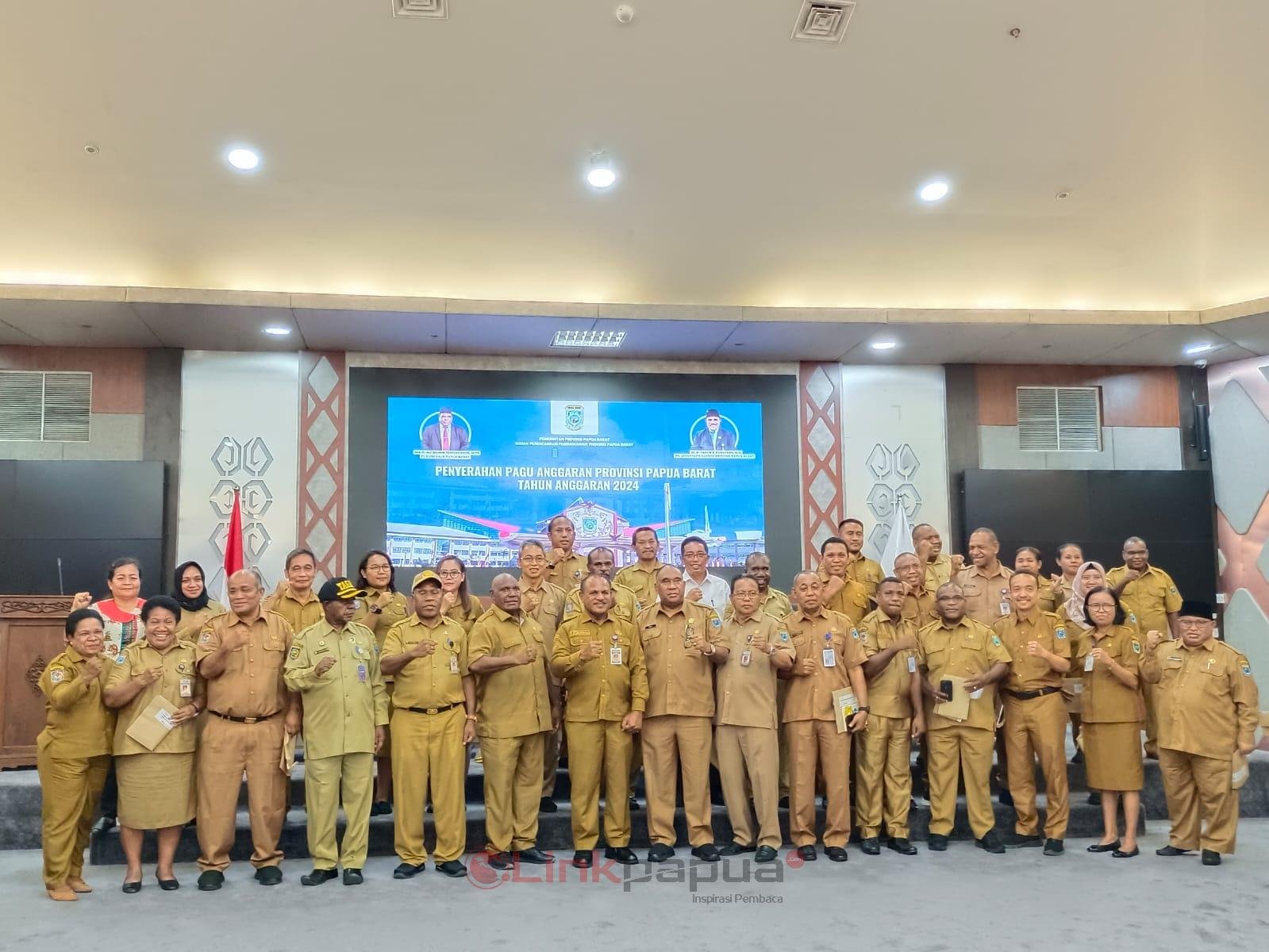 302DF7B4-FA5D-4EB8-9BA5-15875FA620AA