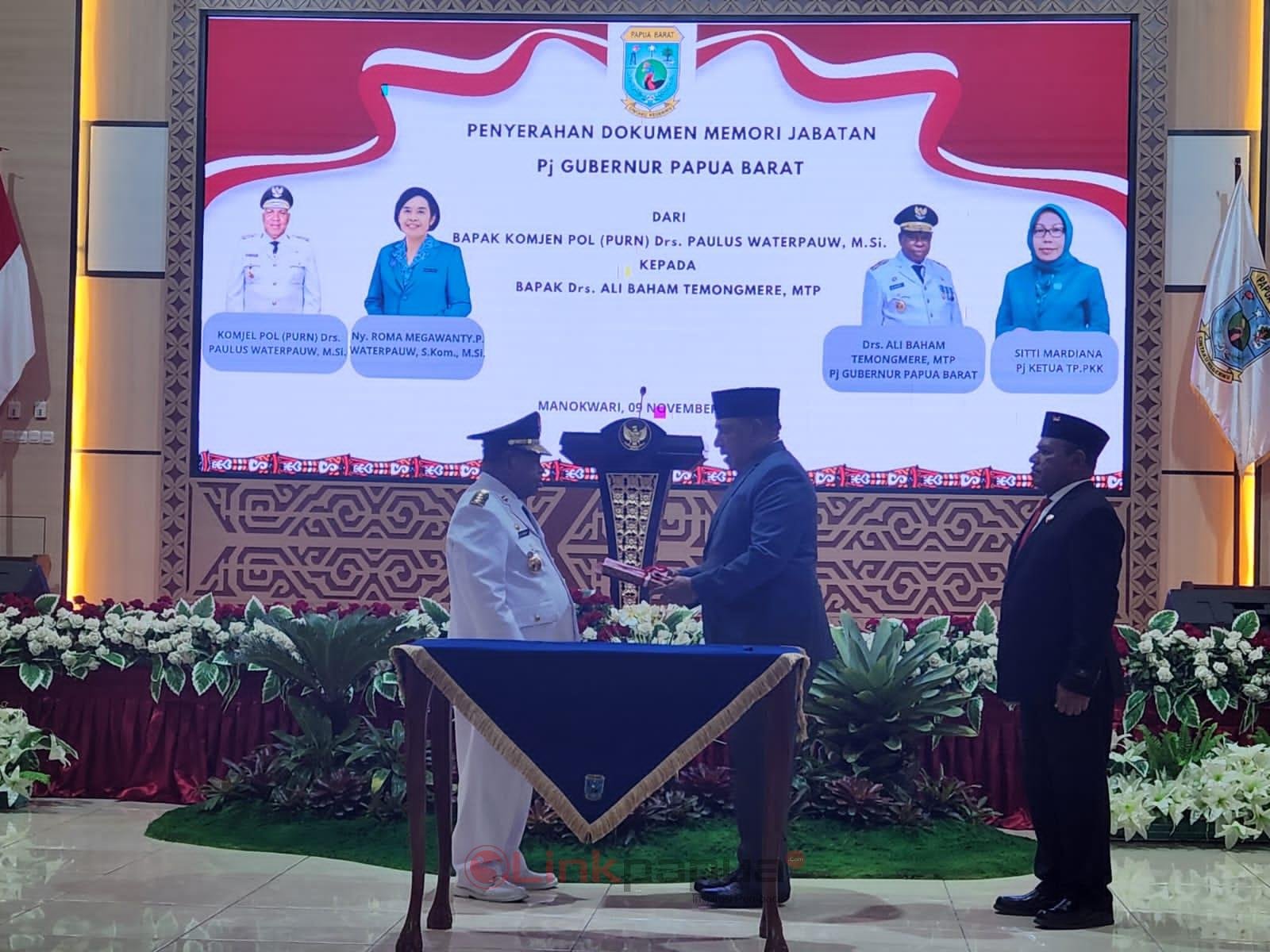 90F8F0F9-326A-474B-8D6B-A18E2994312E