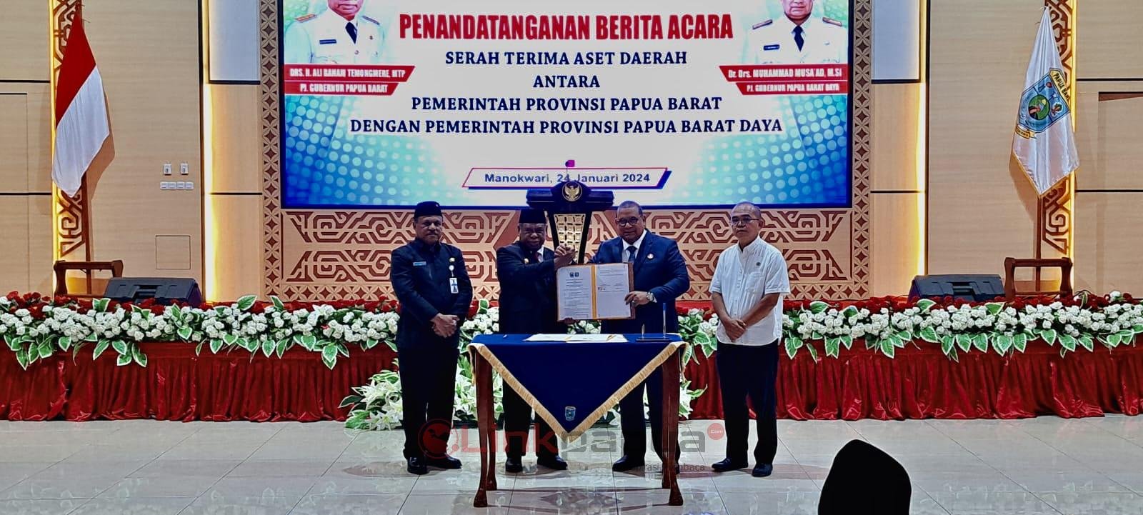 BCD43E9D-E61C-4B2E-A08B-FC0952410711