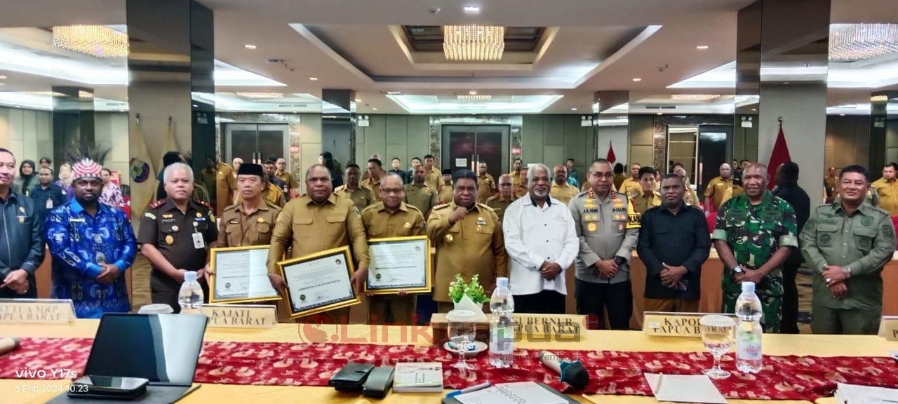 1CE9F91B-BD1A-409F-9800-989E769BBA80