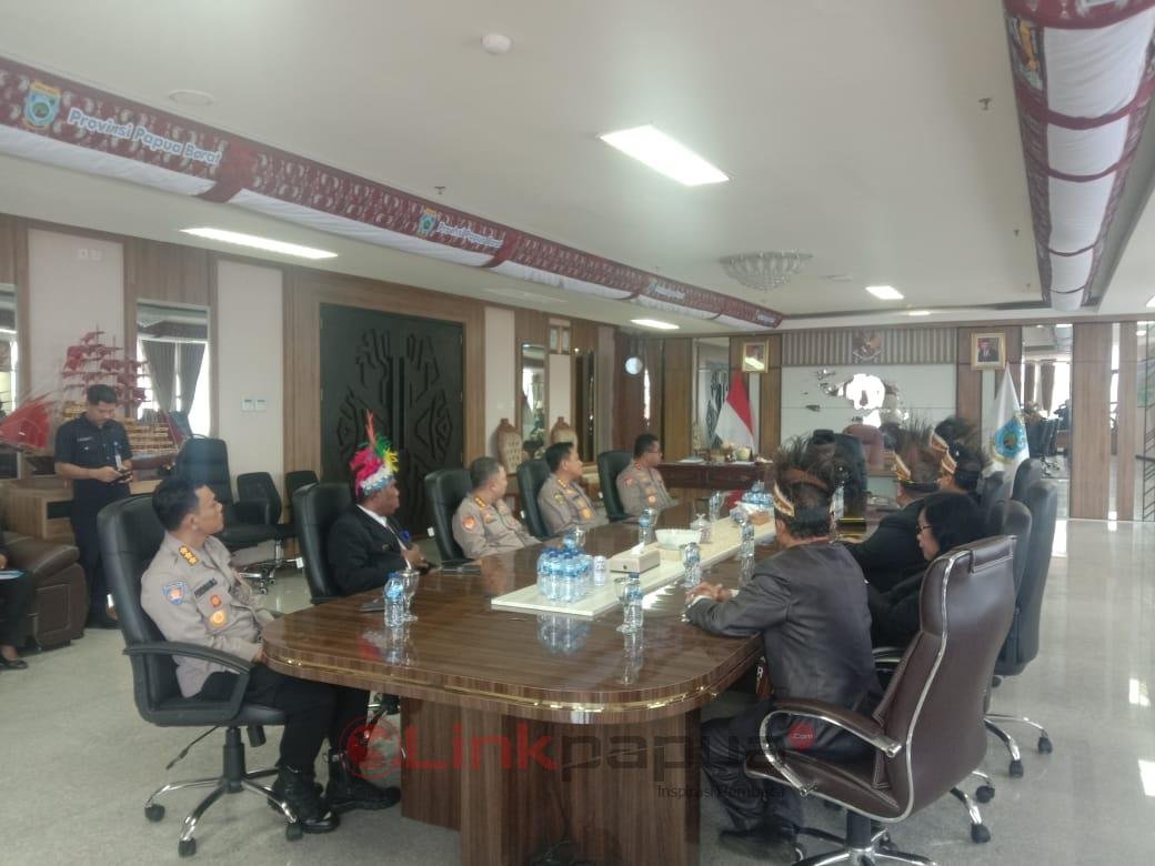 92FD3B1A-30AC-45EE-93B5-A31DF7BF6F70