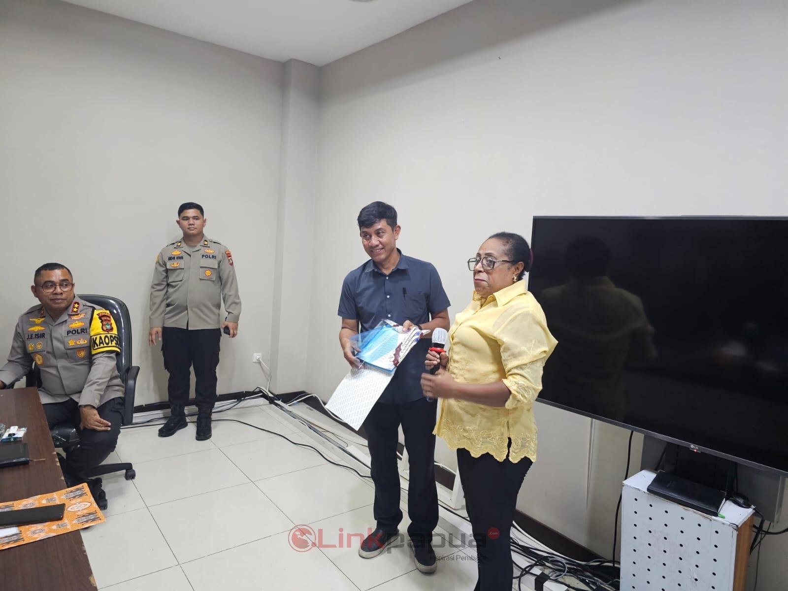 FAEDBC6E-CF33-4371-9AAB-B6E5E238AB57