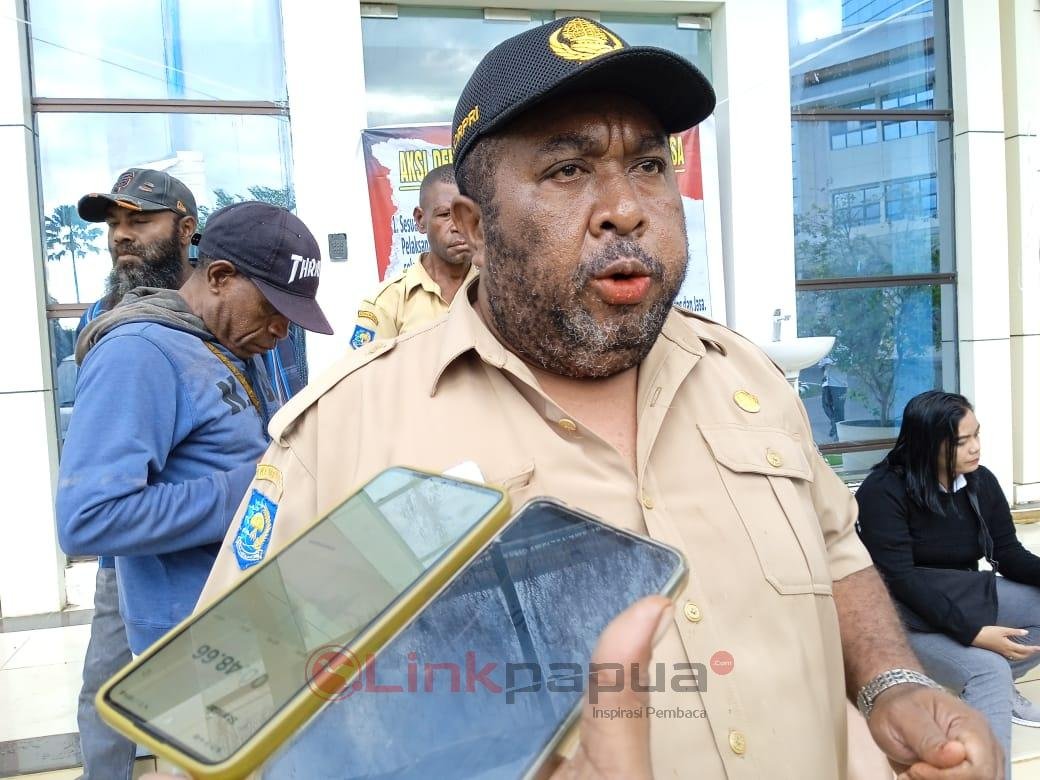 C70DF59A-B244-487E-902B-43584681899E