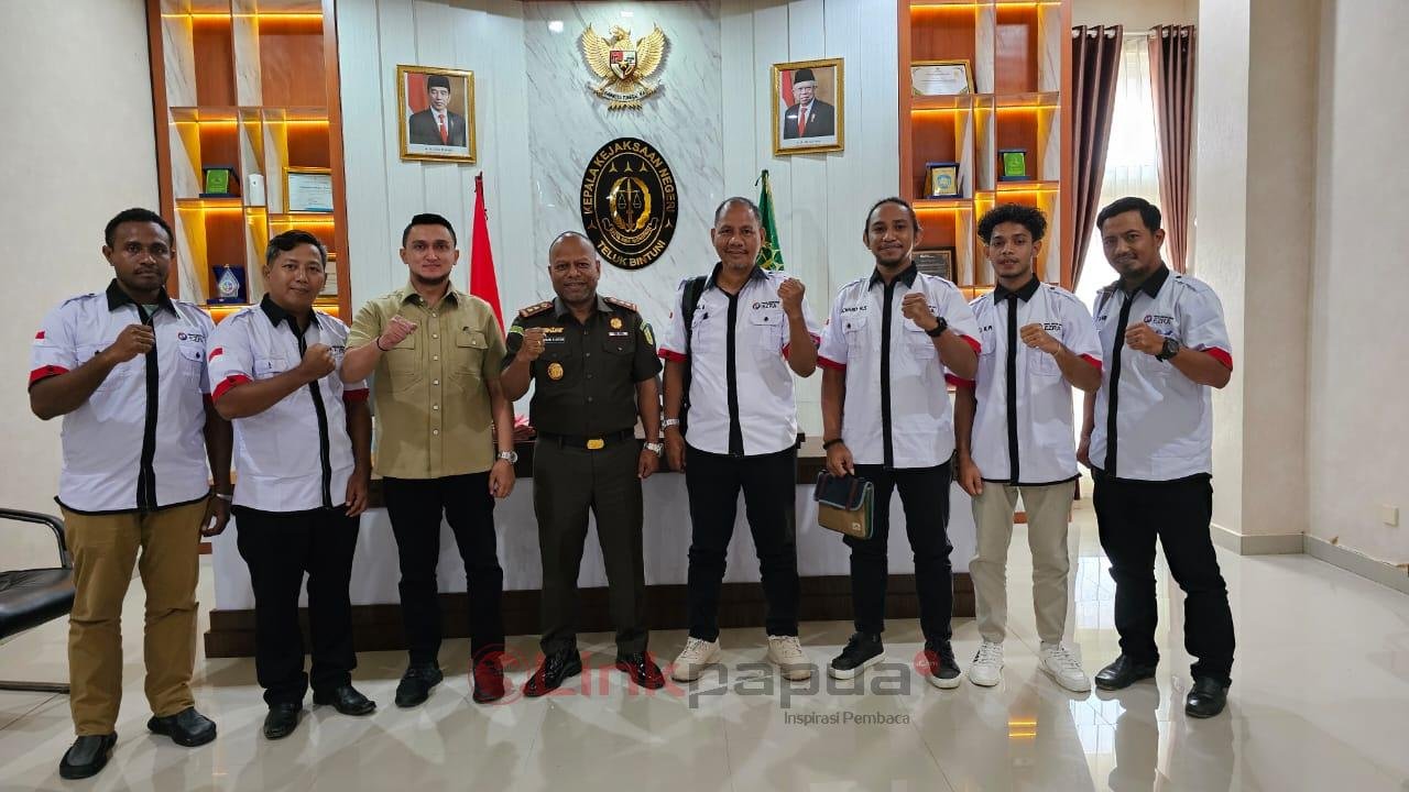 E09873A0-0893-449B-9917-62EAA042572B