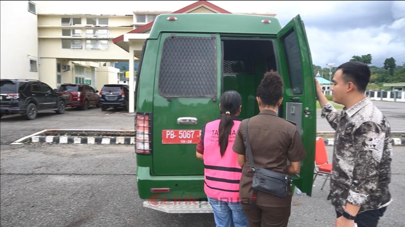 E21D503F-2C36-486D-B515-7CF769ABA687