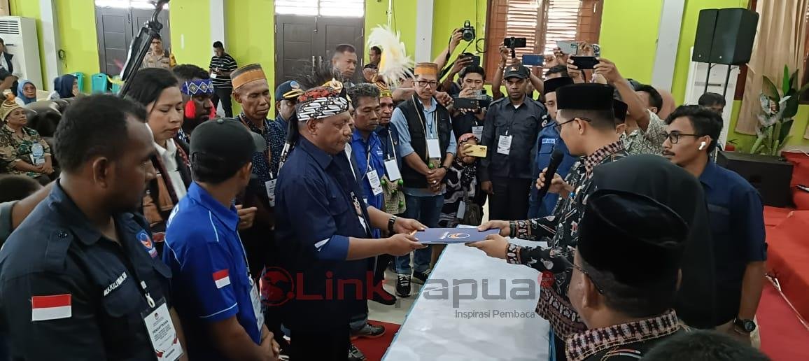 8AE0B2D8-8DE5-4B99-AFAB-7880AD2F7187