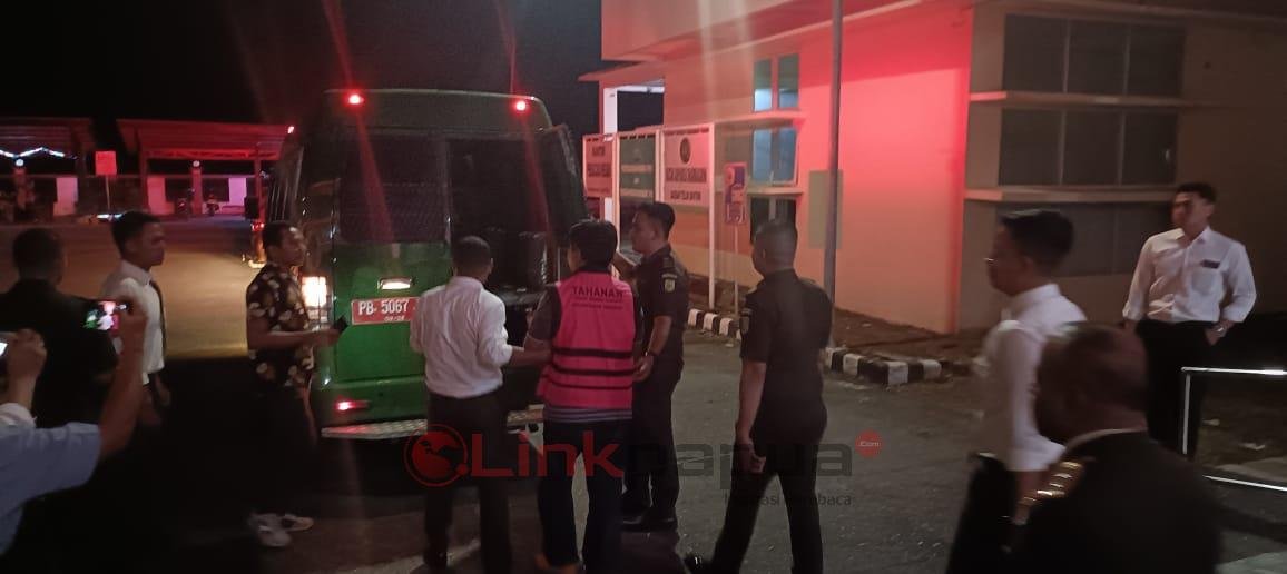 252AAF0F-A51A-464B-99B9-AF01288A59D1