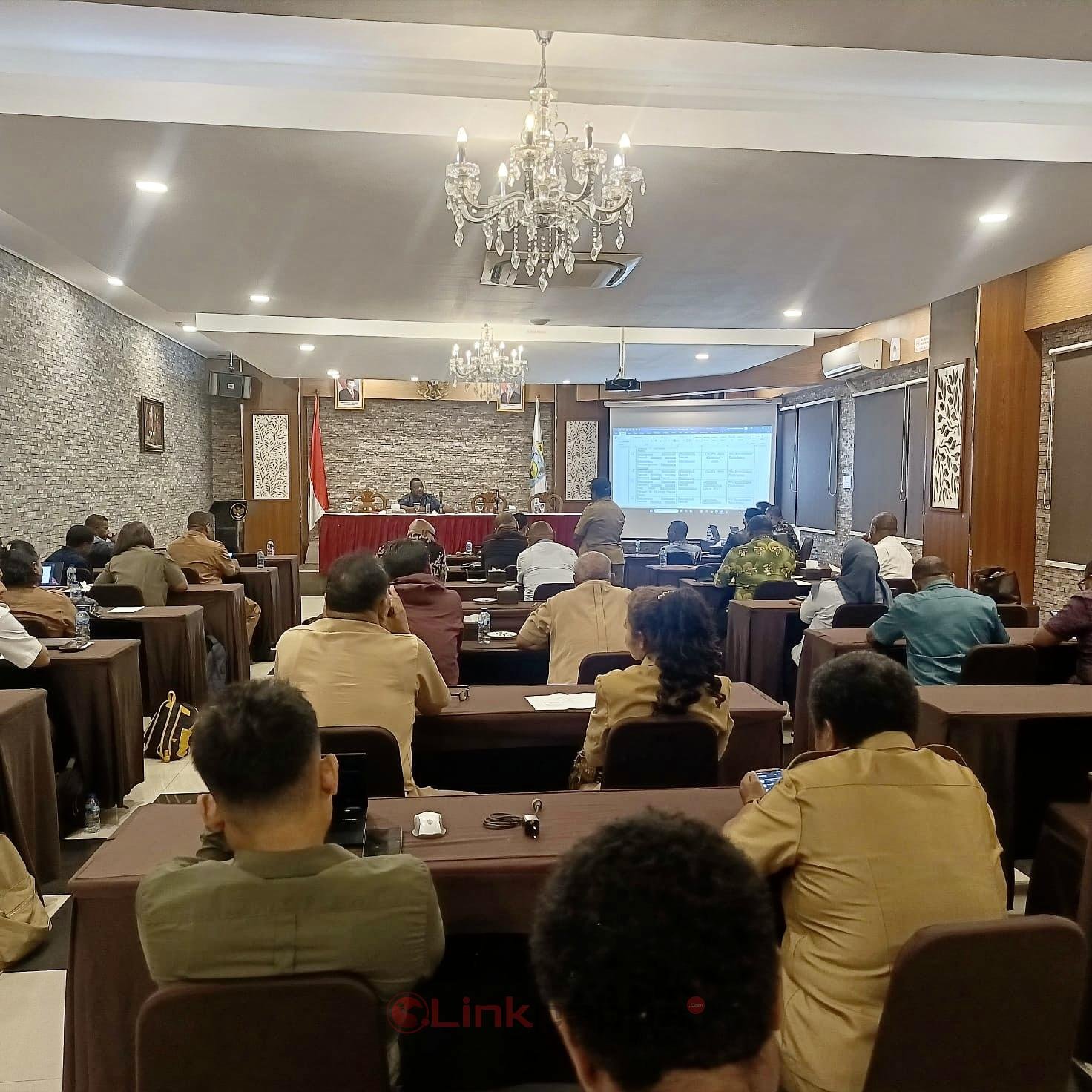 F6F28596-50C7-4947-BA33-14EA274280D7