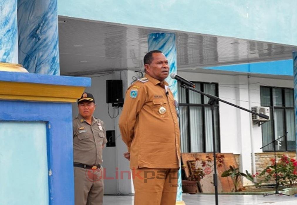 bupati raja ampat Orideko Iriano Burdam