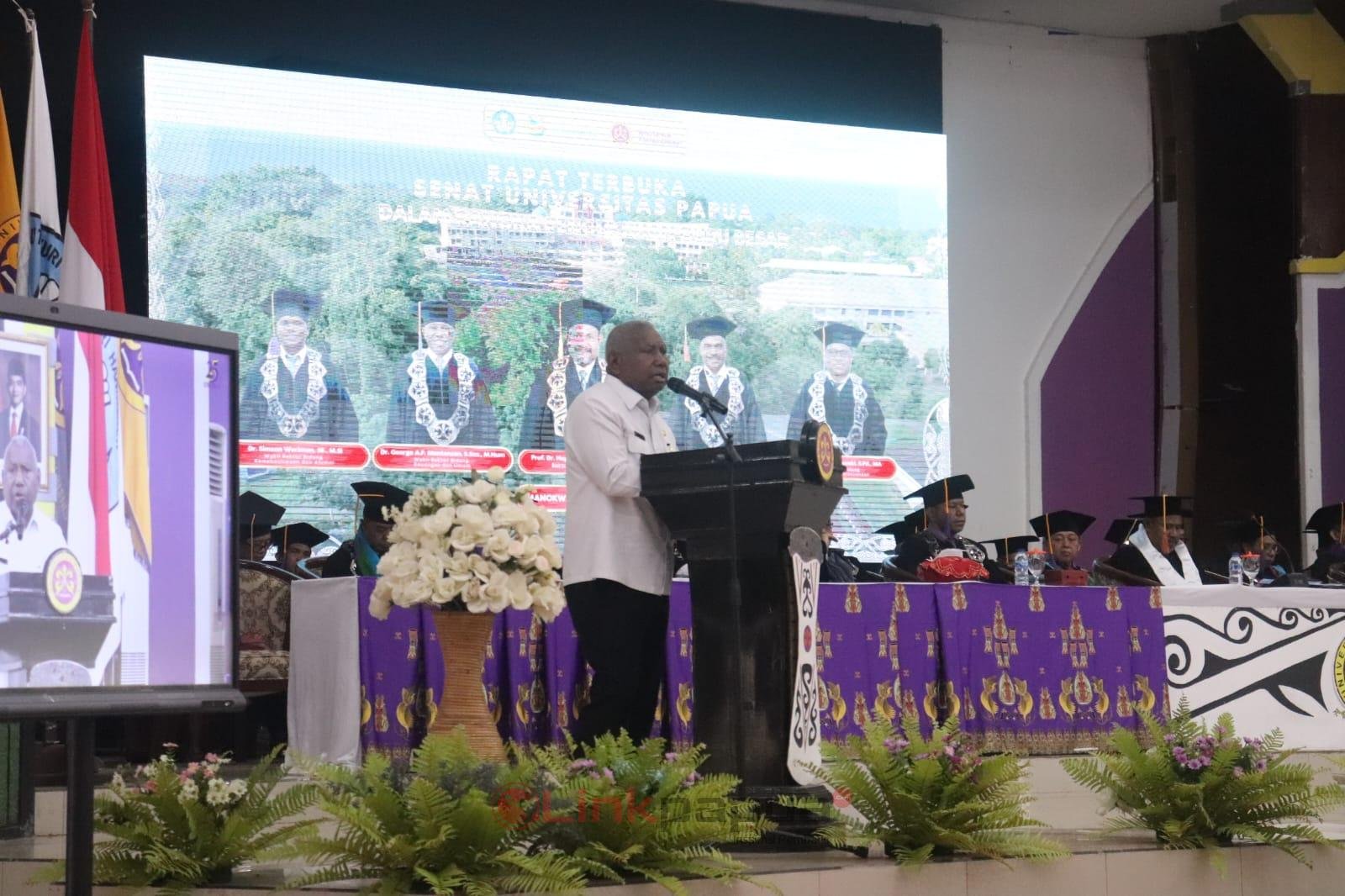 dominggus guru besar