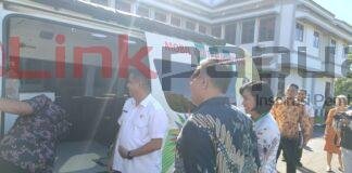 Bupati Yohanis Resmikan Mobil Transfusi Darah Keliling RSUD Teluk Bintuni