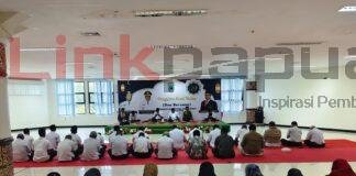 ASN Papua Barat Ibadah Bersama, Gubernur Dominggus Tekankan Integritas