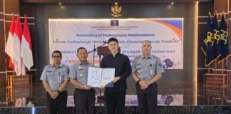 Beri Perlindungan Hukum, Kanwil Kemenkum Pabar Serahkan Sertifikat Merek