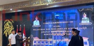 Bupati Hermus Lantik Yan Ayomi jadi Sekda Manokwari