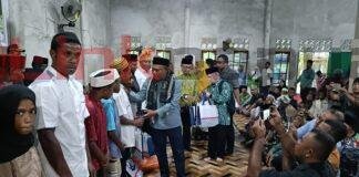 Gubernur Dominggus Bareng MUI Safari Ramadan di Bintuni, Bagi Sembako