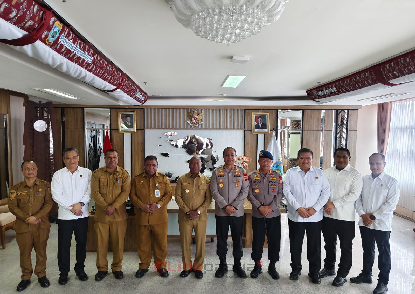 17a2015e-e530-4272-896b-5b1ae4b99f80