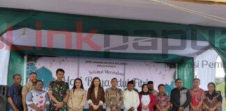 Wabup Teluk Bintuni Salat Id di Tomu, Open House Bareng Warga