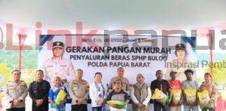 Polda Papua Barat Gelar Gerakan Pangan Murah Polri dan Salurkan Beras ke Masyarakat