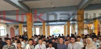 OJK Gelar Edukasi Keuangan Syariah Bagi Santri di Manokwari