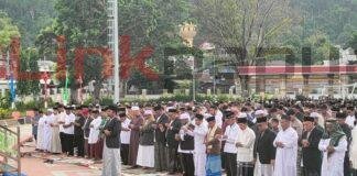 Wagub Lakotani dan Sekda Ali Baham Salat Idulfitri Bersama Ribuan Jemaah di Borarsi