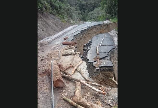 jalan rusak papua barat