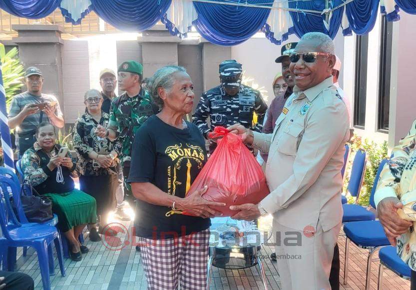 papua serahkan bantuan