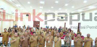 Dominggus Tutup Rakornis Bappeda se-Papua Barat, Tekankan Sinkronisasi Program-Percepatan Layanan