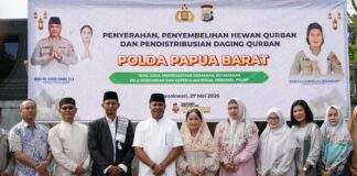 Polda Papua Barat Gelar Salat Iduladha 1447 H dan Tebar 47 Hewan Kurban untuk Masyarakat