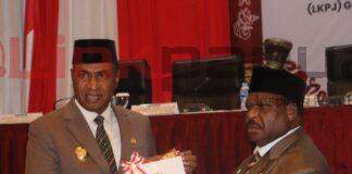 DPRP Papua Barat Serahkan Rekomendasi LKPJ 2025, Wagub Minta OPD Segera Tindak Lanjuti