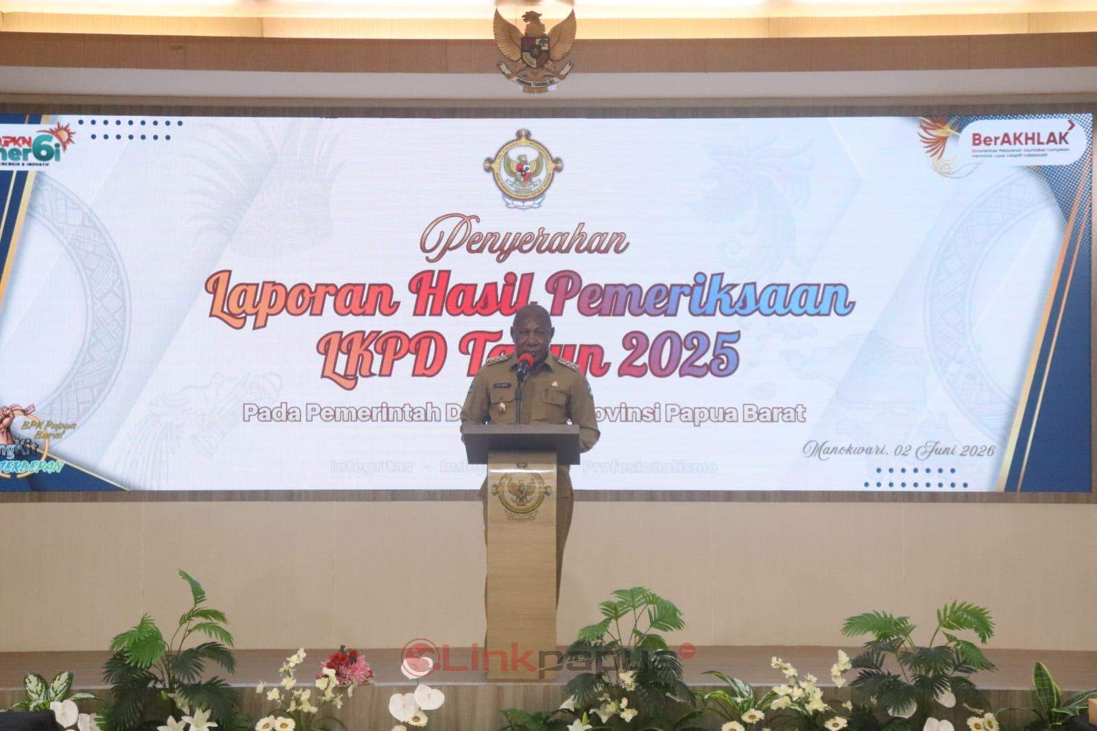 bupati teluk wondama